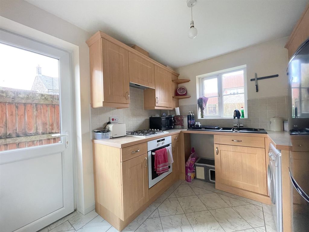 Property photo 3 of 17 Kitchen