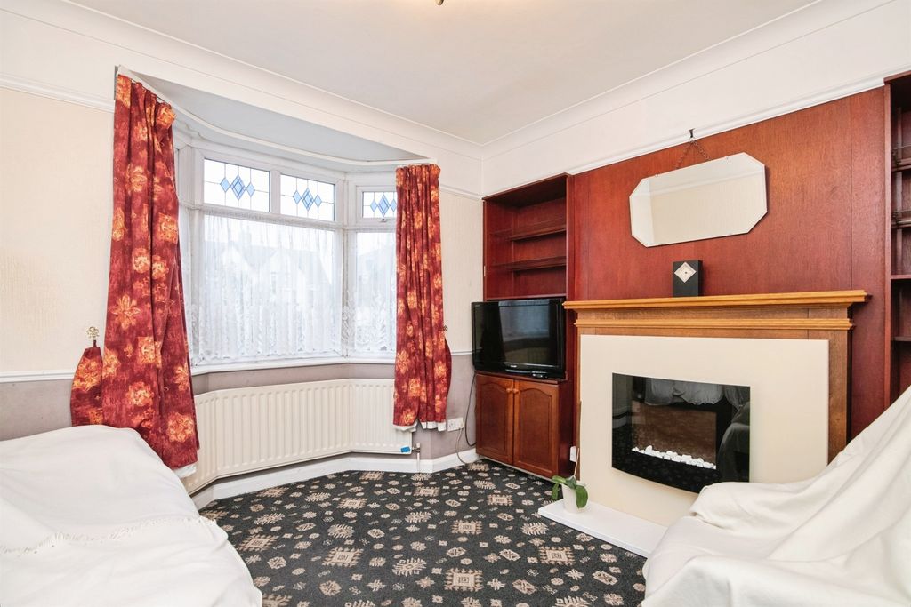 Property photo 2 of 20