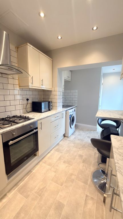 Property photo 1 of 13 Four Bedroom House Off Ilford Lane- Only For Families