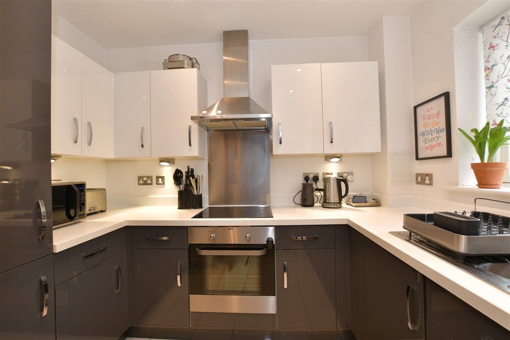 Property photo 2 of 11 Kitchen