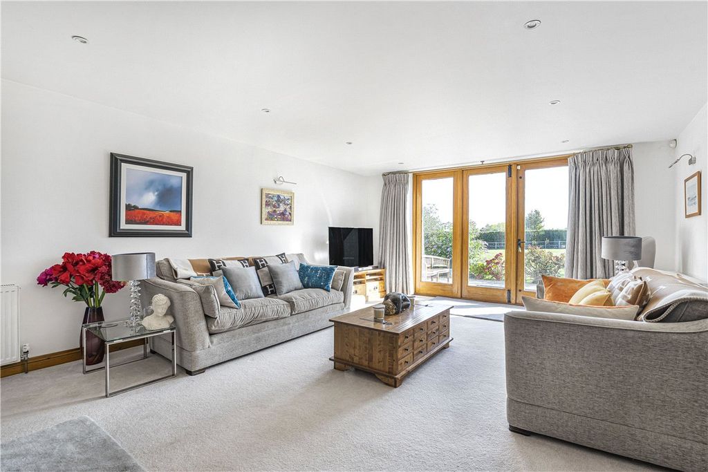 Property photo 3 of 32 Picture 3