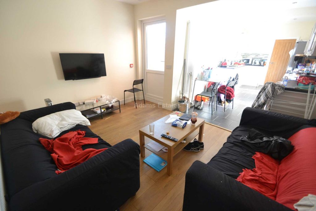 Property photo 3 of 8