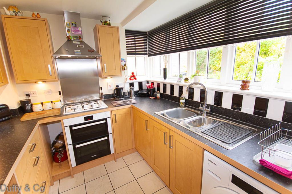 Property photo 3 of 32