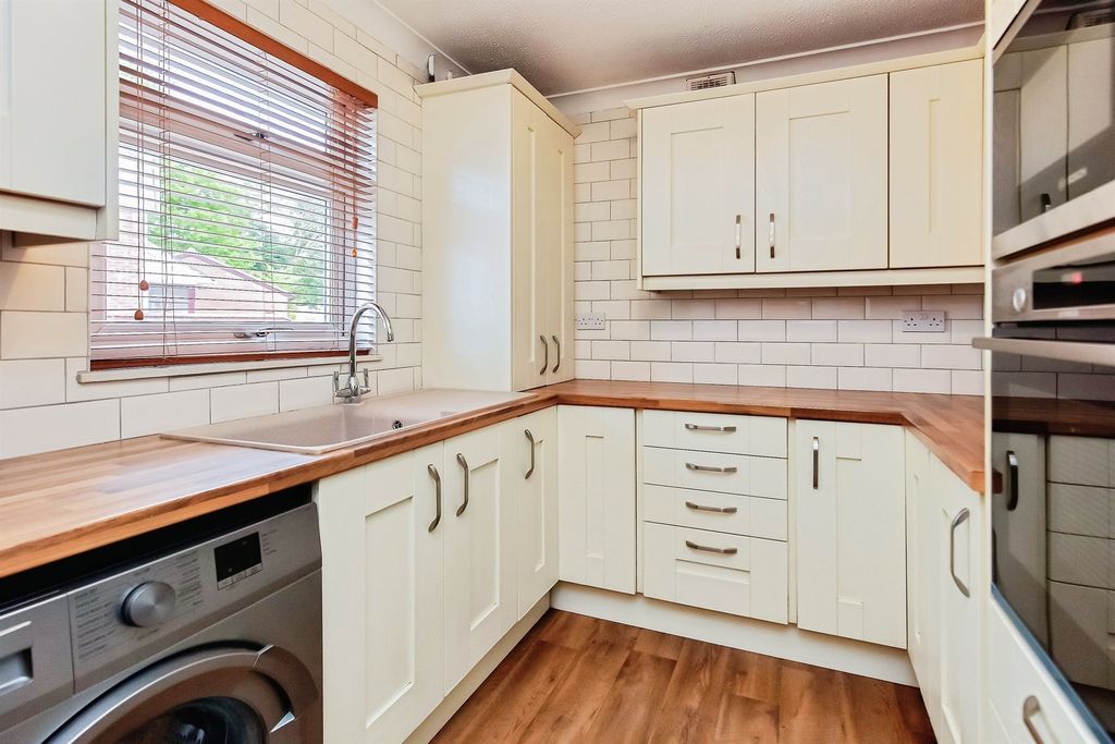 Property photo 2 of 21 Kitchen