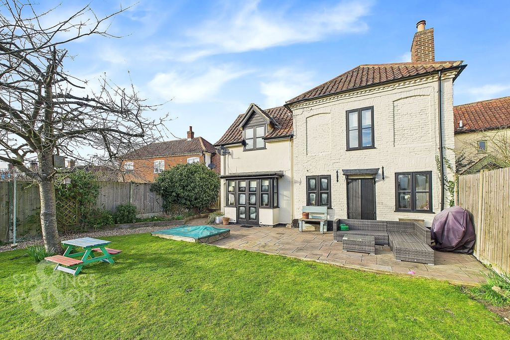 Property photo 3 of 31