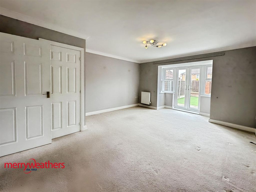 Property photo 3 of 10 Lounge