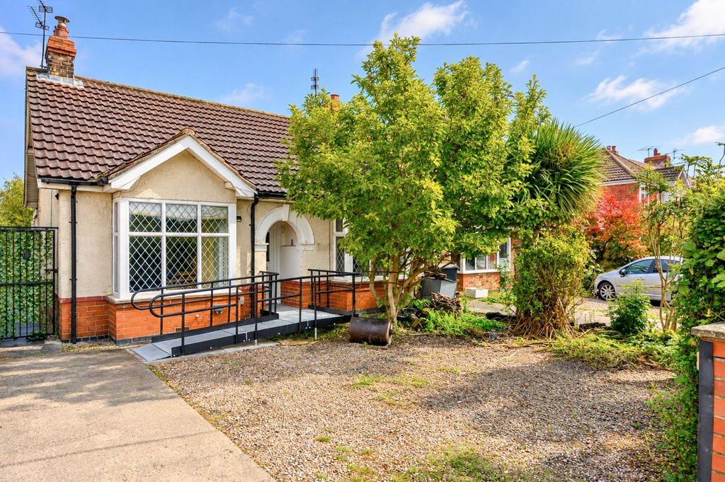 Property photo 1 of 17 External