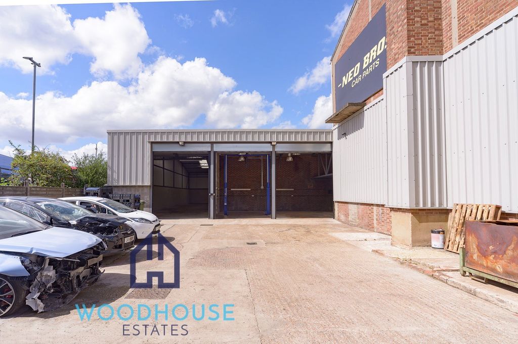 Property photo 3 of 13