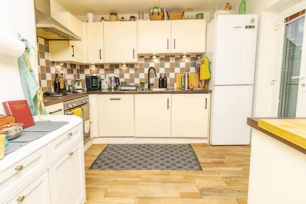 Property photo 3 of 17 Photo