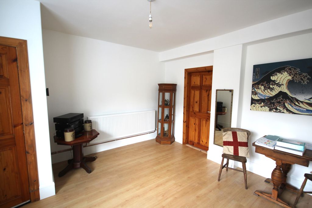 Property photo 3 of 13 Lounge Alt