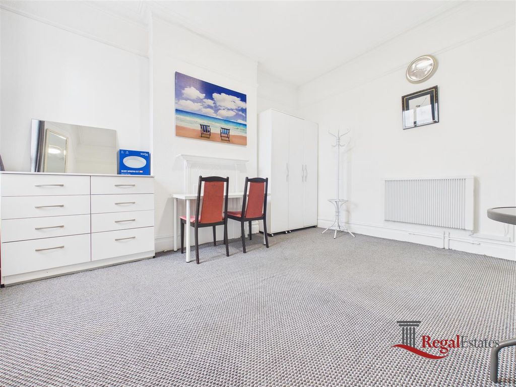 Property photo 3 of 9 Cam02489G0-Pr0321-Still003.Jpg