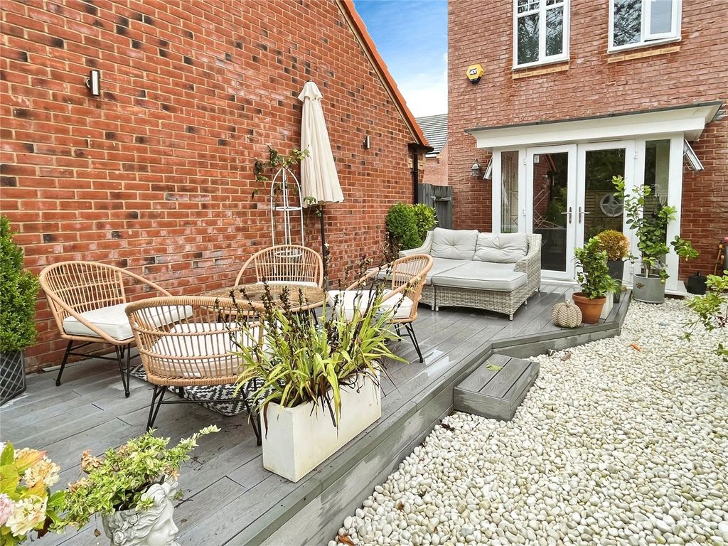 Property photo 2 of 17 Picture No. 16