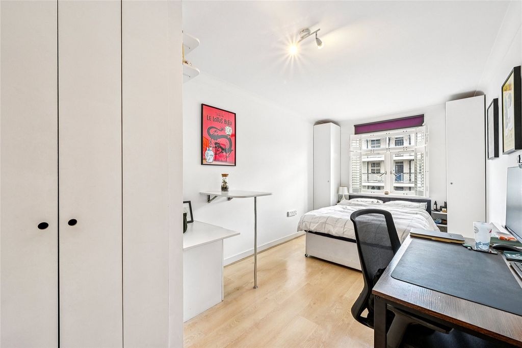Property photo 3 of 14 Fulham Road