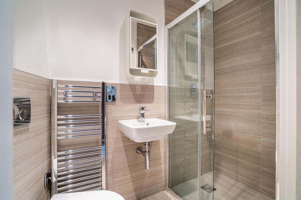 Property photo 3 of 11 Bathroom