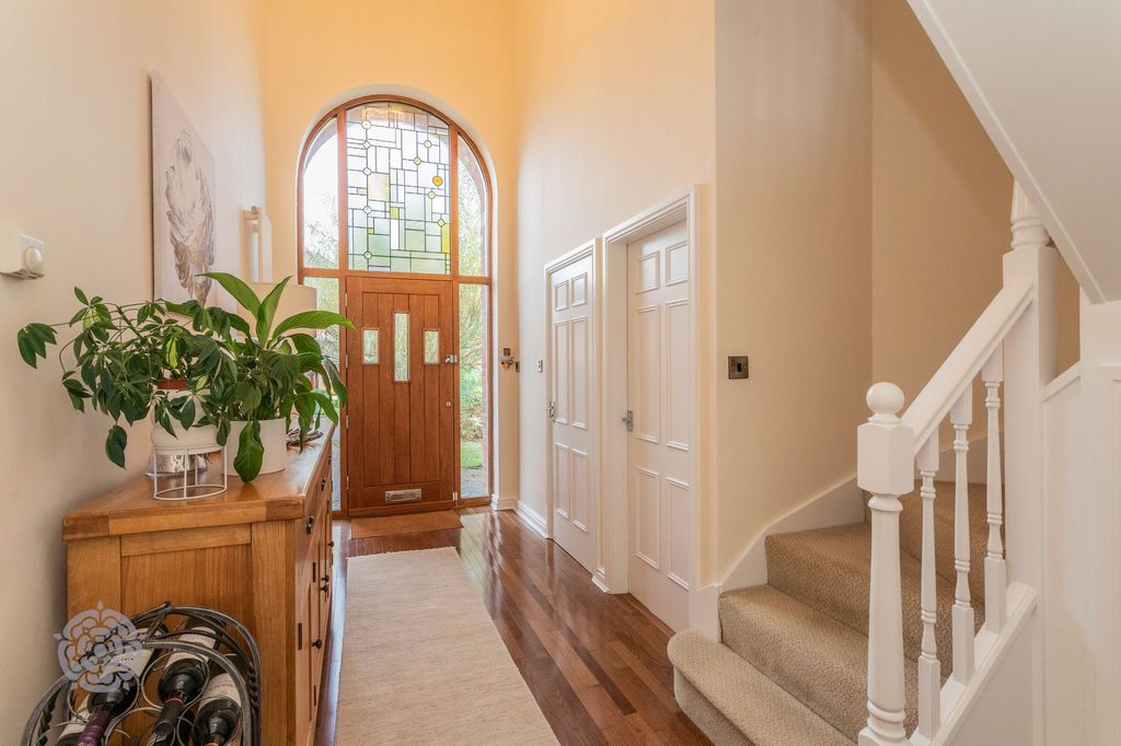 Property photo 3 of 42