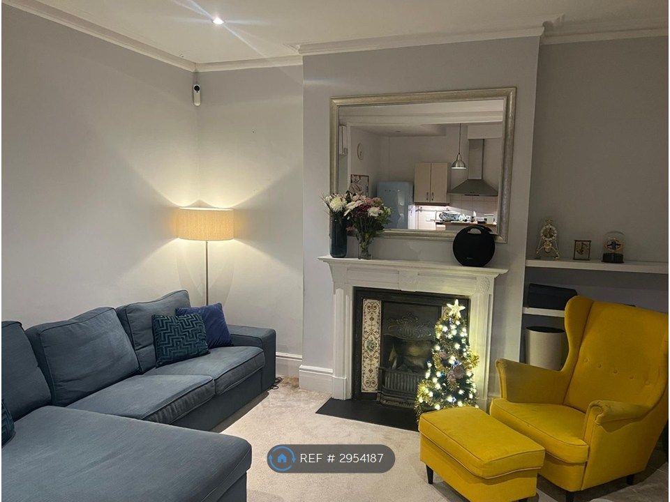 Property photo 1 of 13 Living Room