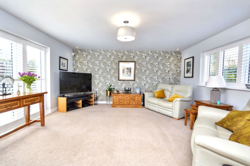 Property photo 3 of 19 Photo 7