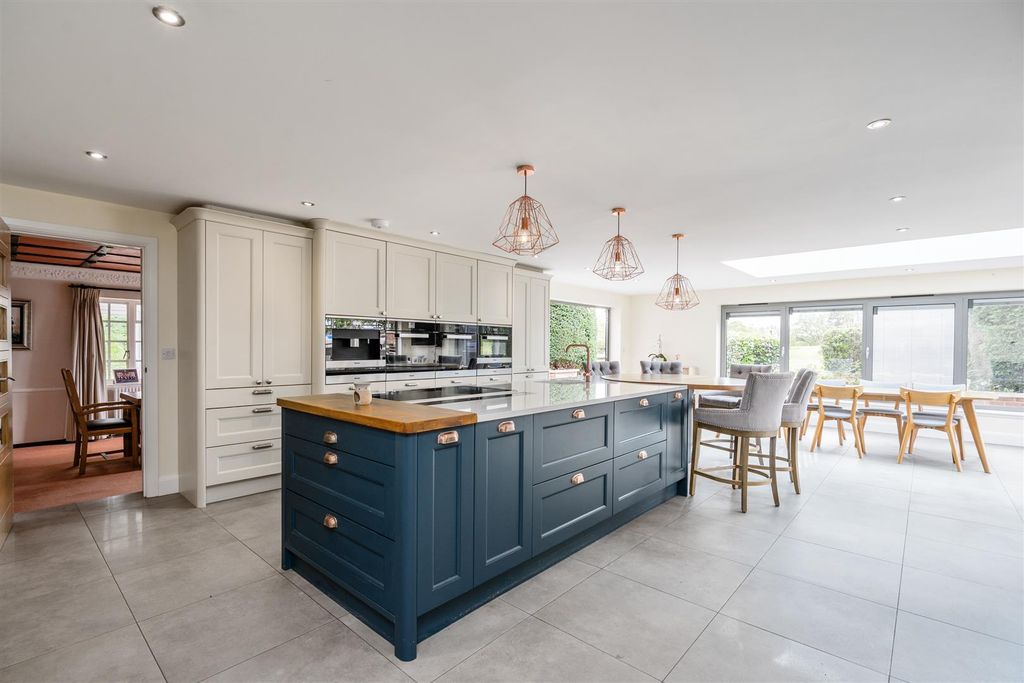 Property photo 3 of 32 Yew Tree Croft_44.Jpg