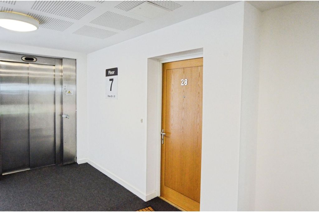 Property photo 3 of 20 Entrance