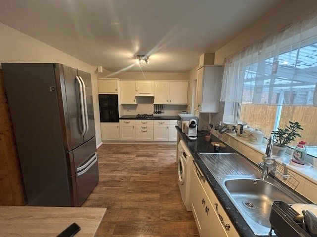 Property photo 2 of 8 Kitchen