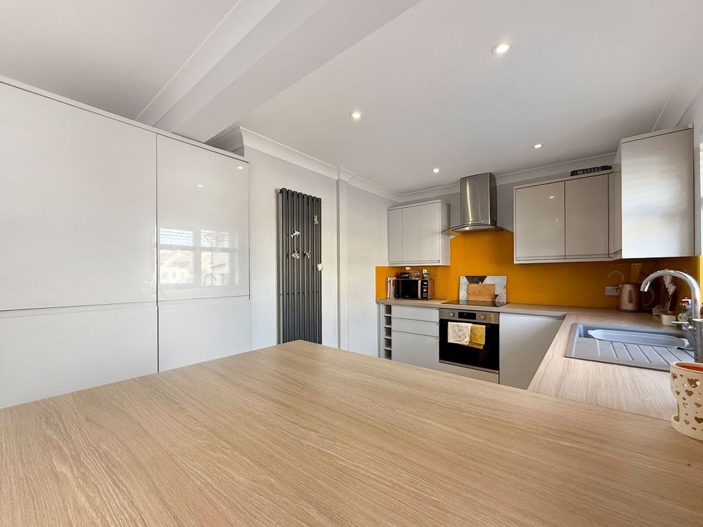 Property photo 2 of 34