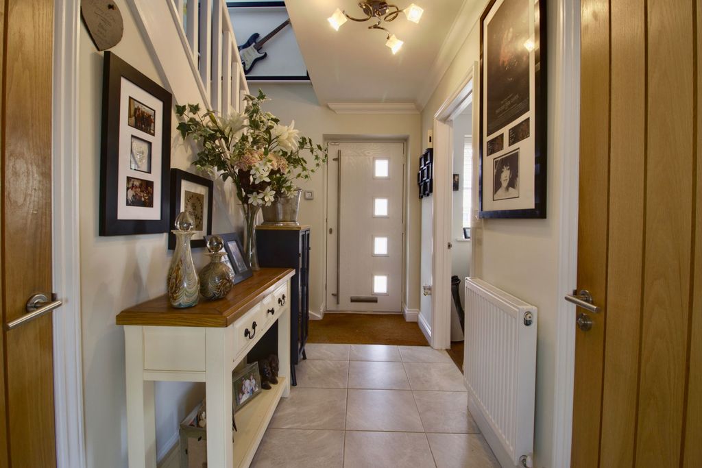 Property photo 2 of 29