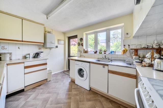 Property photo 3 of 18 Kitchen
