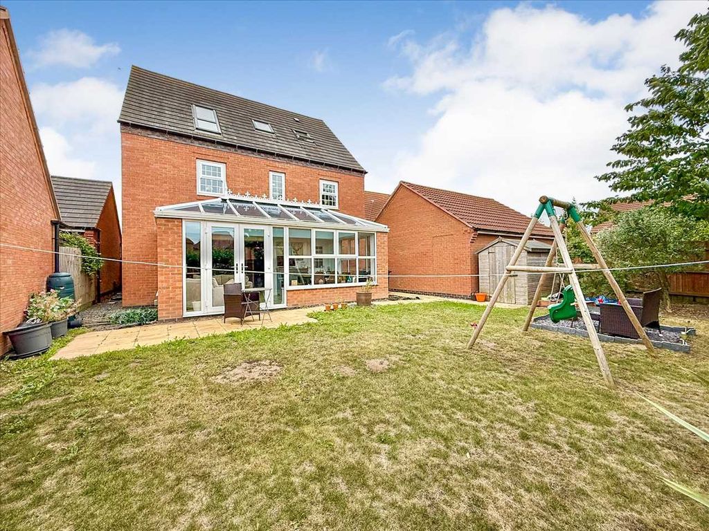 Property photo 2 of 32