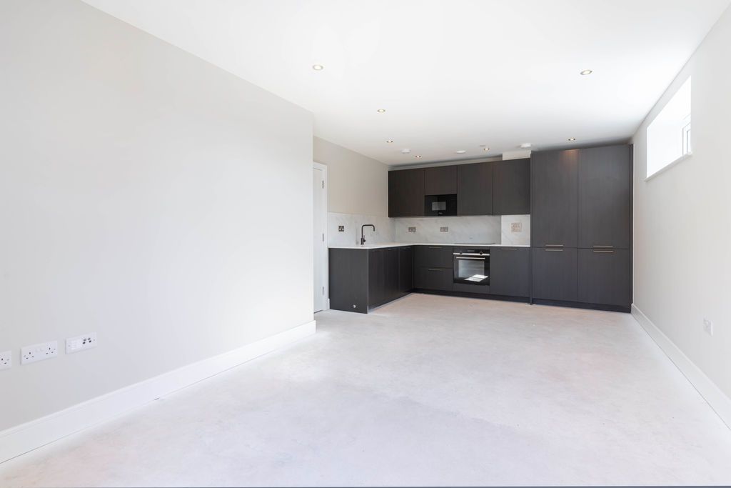 Property photo 1 of 11 Photo 6