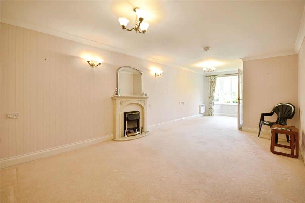Property photo 2 of 9 Lounge