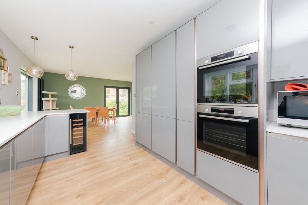 Property photo 2 of 23