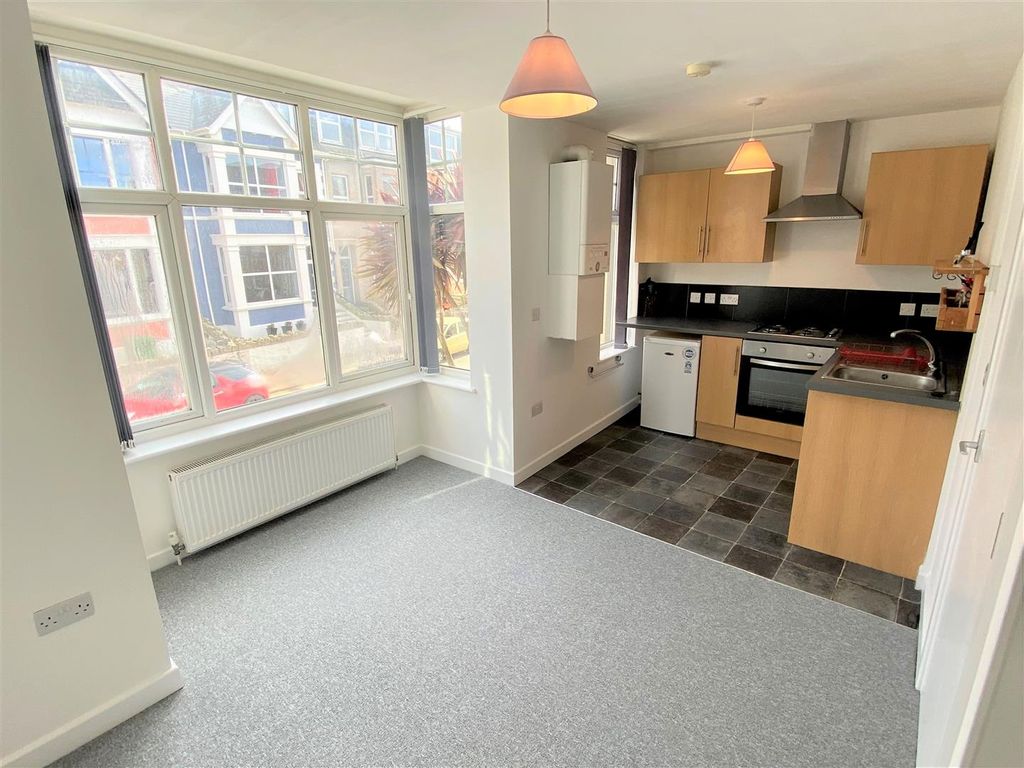 Property photo 3 of 7 Flat 3, 6 Trebarwith Crescent Lounge And Kitchen