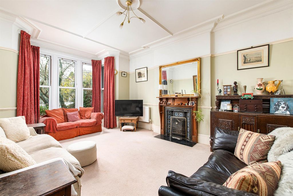 Property photo 2 of 28 Sitting_1.Jpg