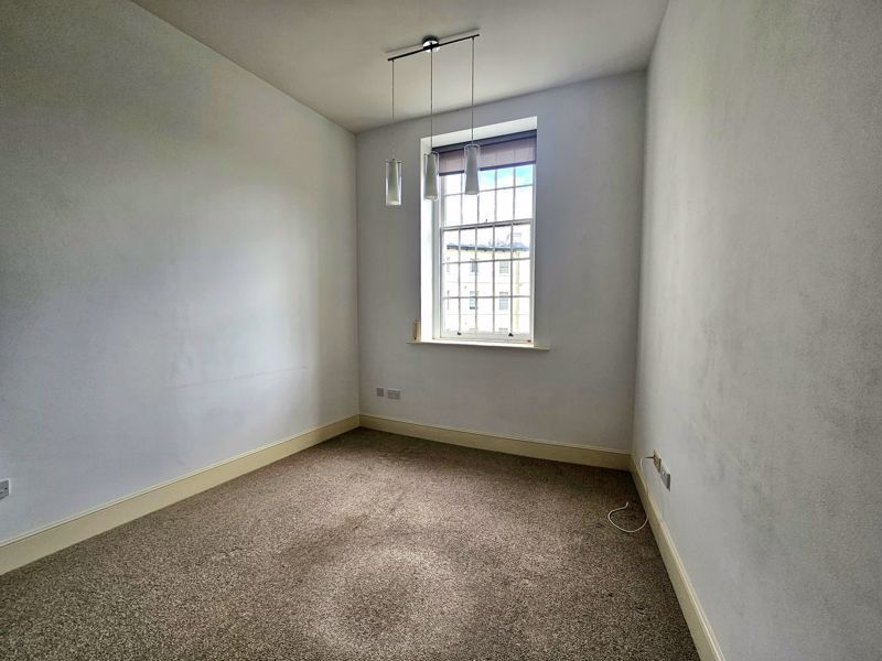 Property photo 3 of 11 Photo 4