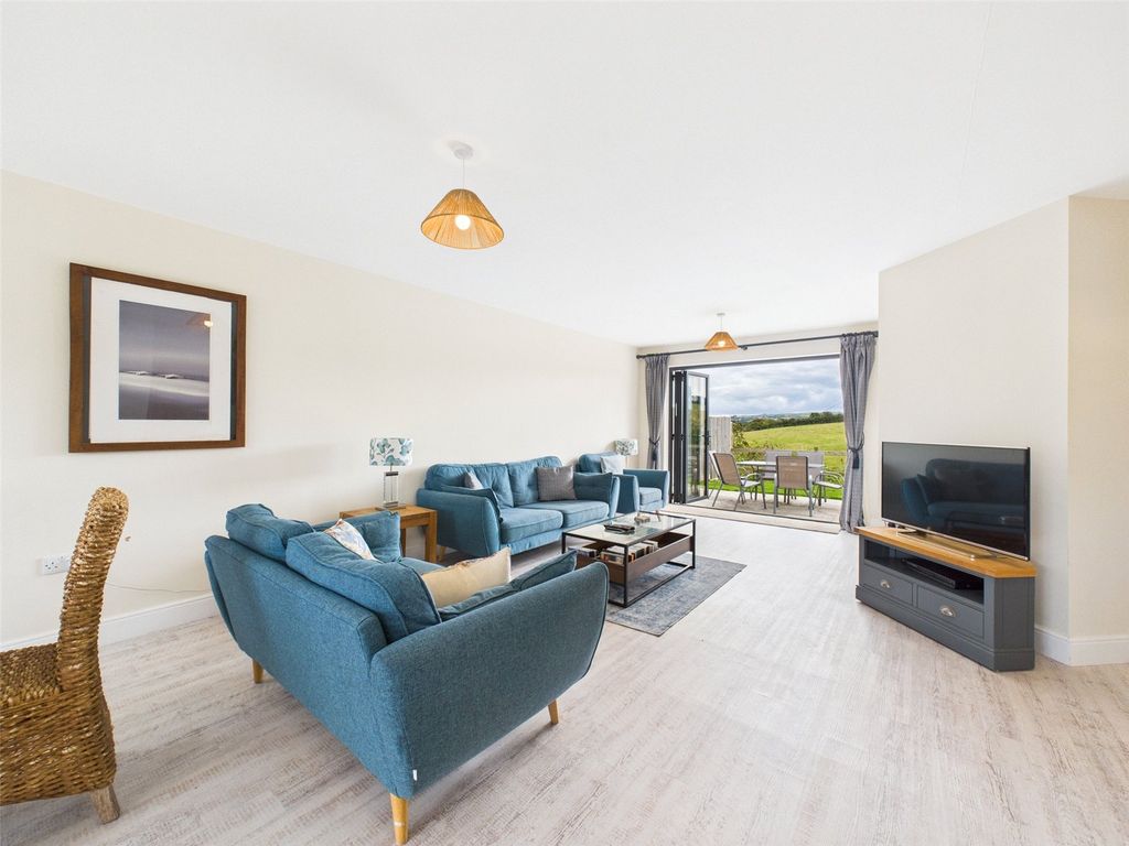 Property photo 2 of 21 Picture No. 13