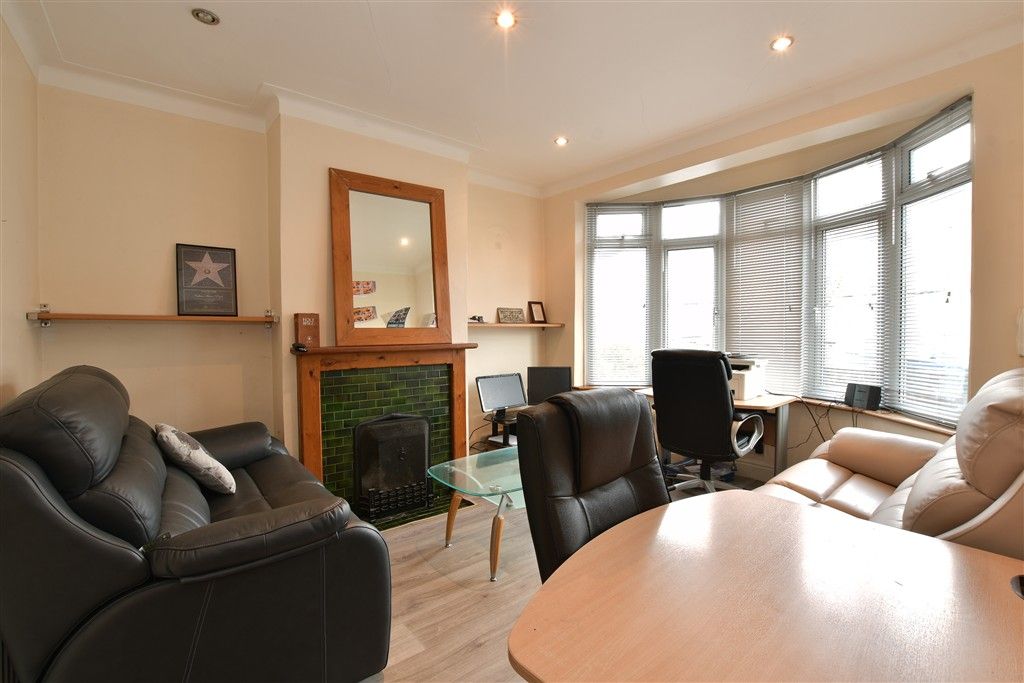 Property photo 3 of 18 Lounge