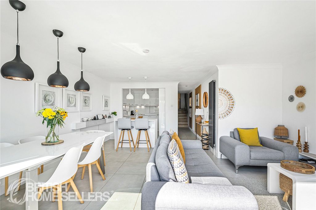 Property photo 2 of 31 Picture No. 17