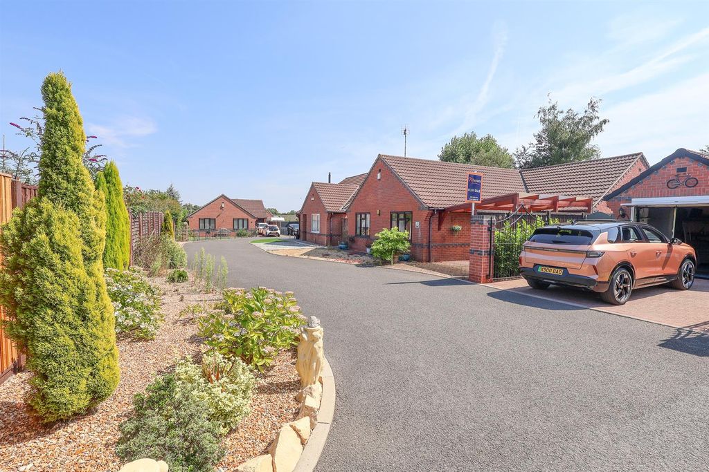 Property photo 1 of 21 Marshall Close Calverton, Nottingham, Ng14 6Re