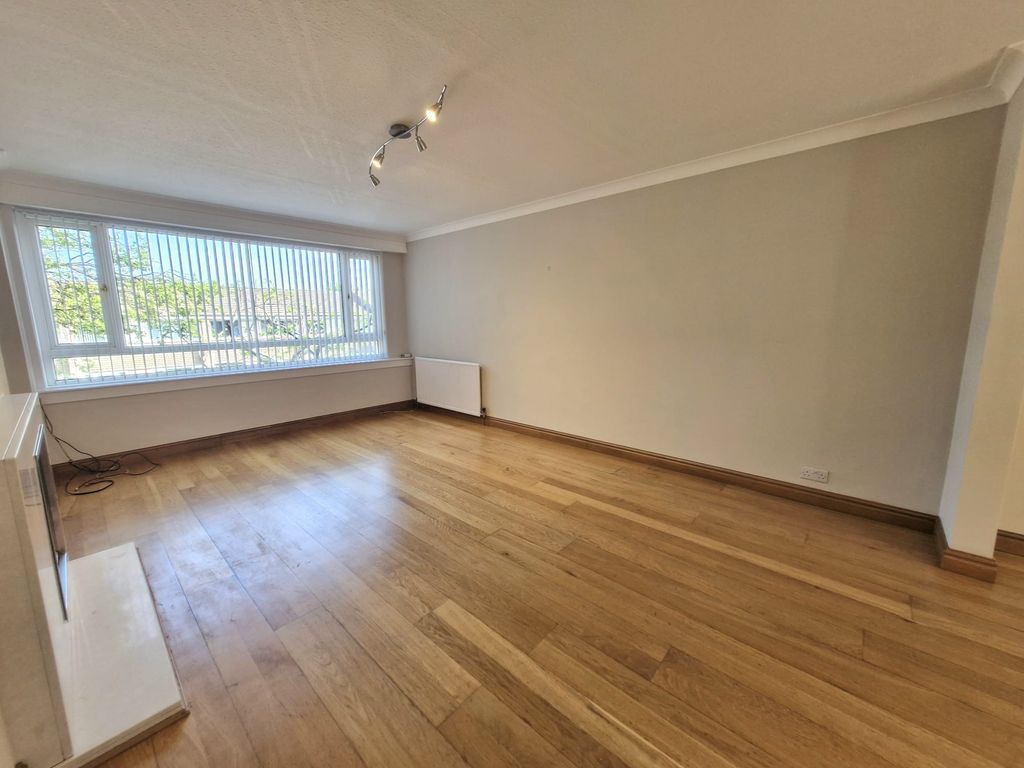Property photo 2 of 8 Lounge