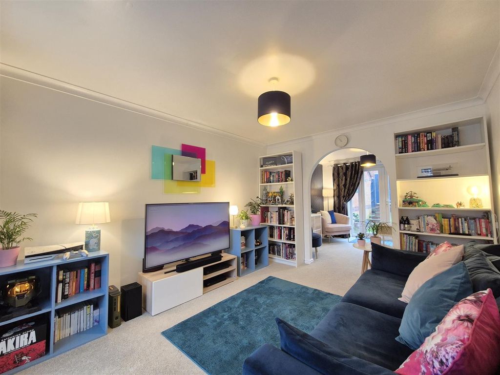 Property photo 3 of 25 Lounge