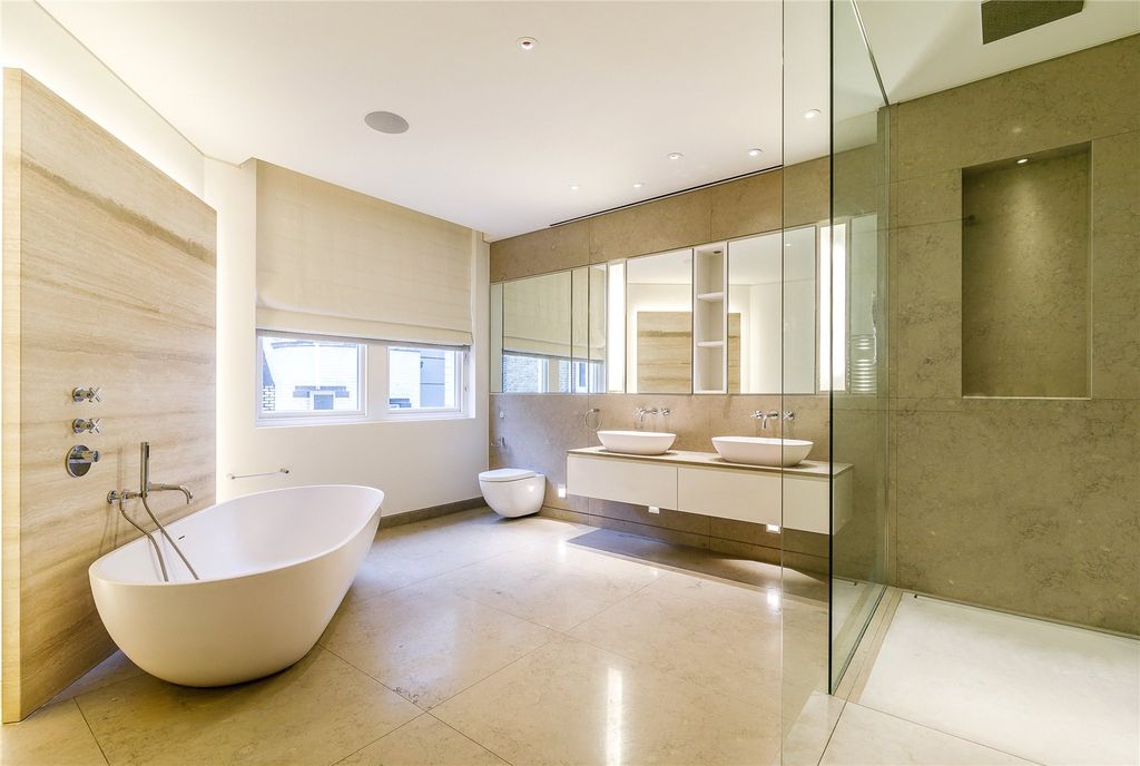 Property photo 3 of 23 Bathroom