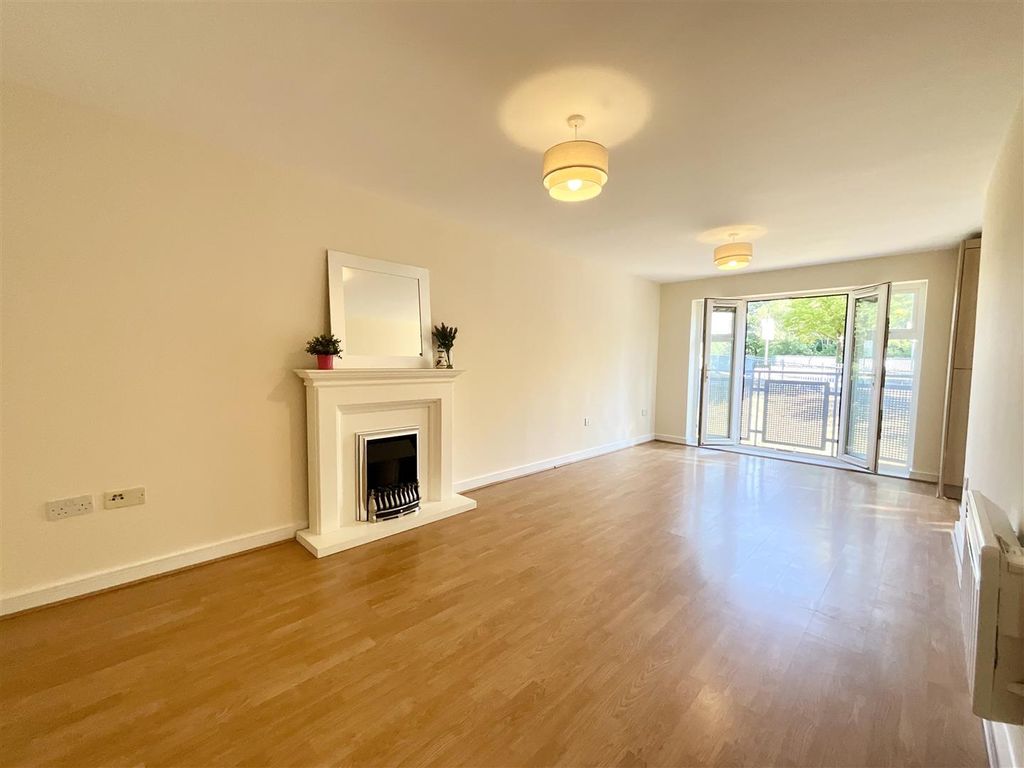 Property photo 2 of 10 Kitchen / Lounge / Diner