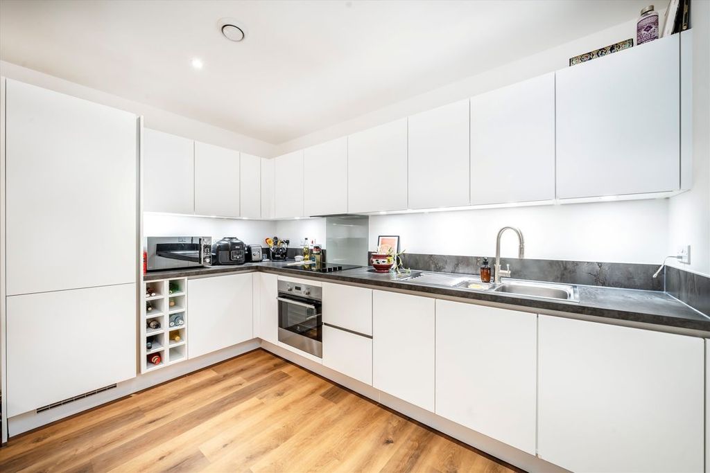 Property photo 2 of 6