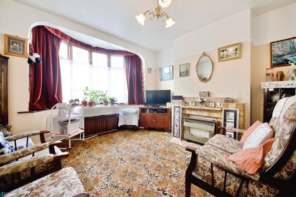 Property photo 2 of 17 Photo