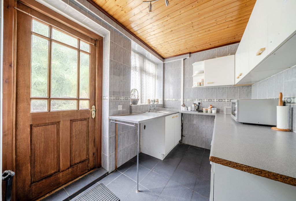 Property photo 3 of 22 1508561-18-6A86F6...
