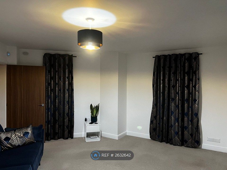 Property photo 3 of 17 Living Room