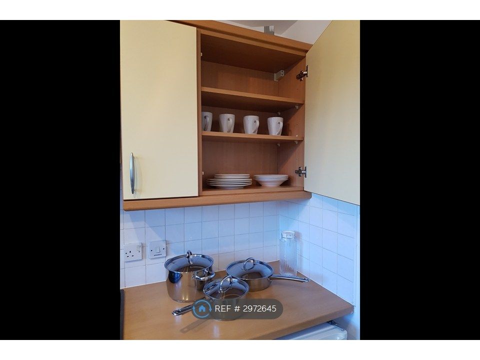 Property photo 3 of 11 Kitchen