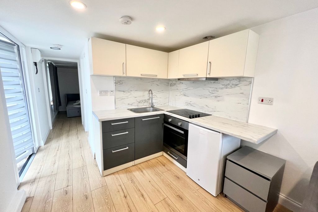 Property photo 3 of 6 Kitchen