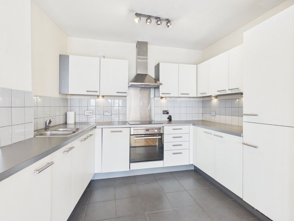 Property photo 3 of 11 Kitchen