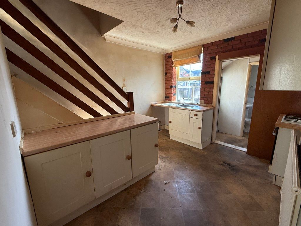 Property photo 3 of 7 Kitchen In House In Need Of Refurbishment